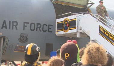 Paul Skenes surprises local high schoolers during leadership day at Pittsburgh International Airport – WPXI