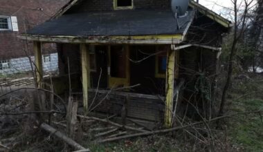 City expands demolition blitz of condemned homes to two more neighborhoods – WPXI