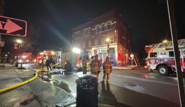 Fire breaks out at pizza shop in Homewood South