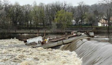 Barge from Turnpike project gets stuck on Beaver Falls dam