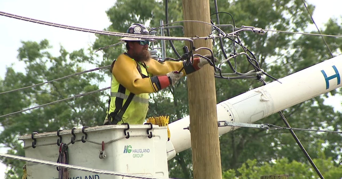 PECO workers in Philly threaten strike as contract talks stall with IBEW Local 614