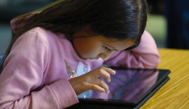 Parents, Schools Clash Over Movement to Abolish Screens – The 74
