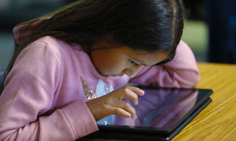 Parents, Schools Clash Over Movement to Abolish Screens – The 74