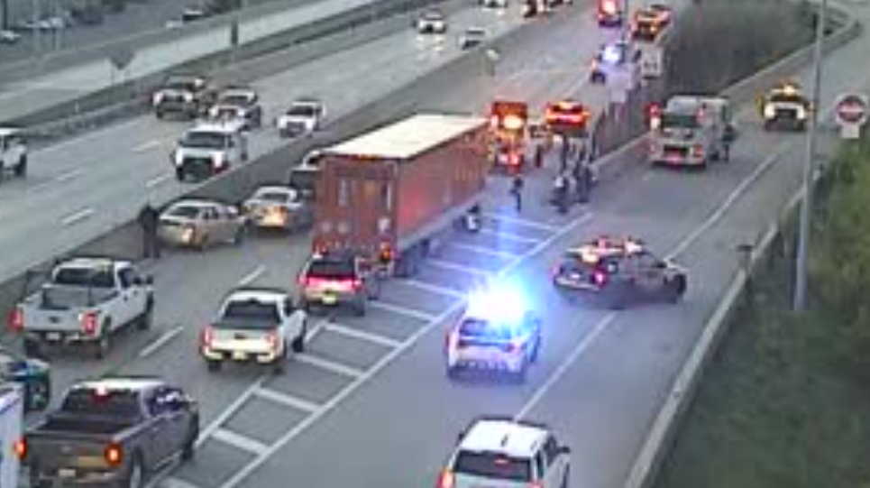Multiple vehicles crash on inbound Parkway West in Carnegie