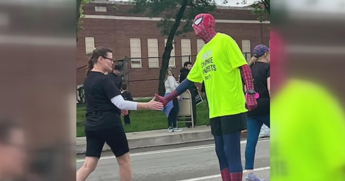 Supporters ready to cheer on runners at Pittsburgh Marathon