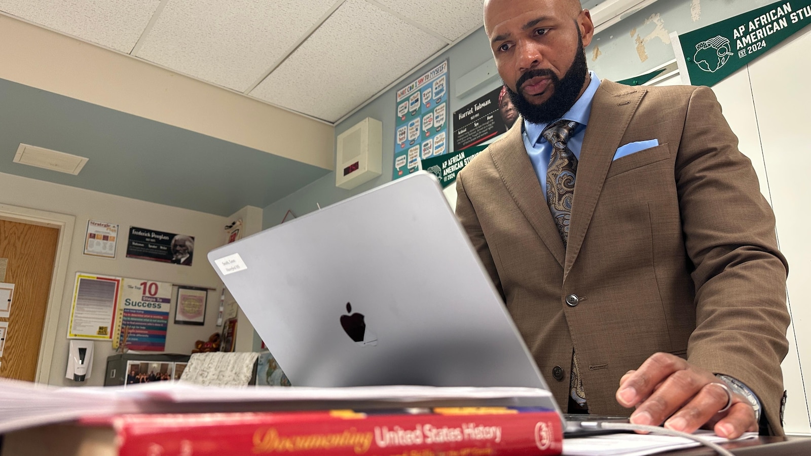 Pennsylvania high school history instructor named nation's Teacher of the Year