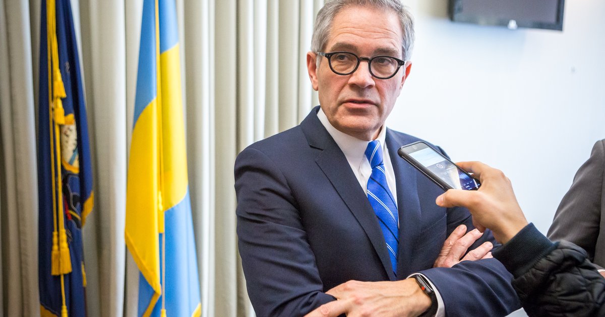 Larry Krasner calls on Bob Brady, the longtime chair of Philly's Democratic committee, to resign