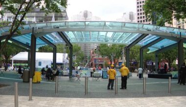 Market Square businesses notice change after chaperone policy