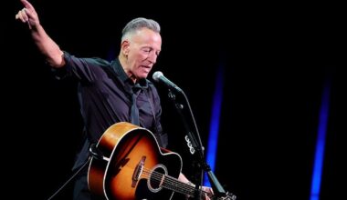 Bruce Springsteen concert rescheduled amid Flyers, Sixers playoff run