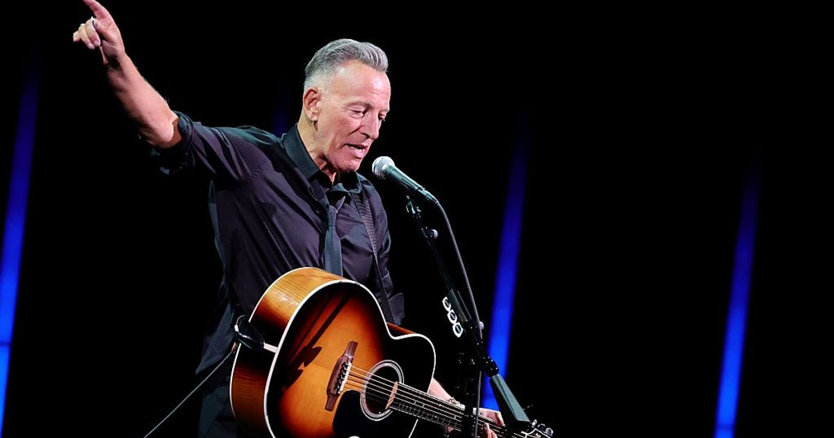 Bruce Springsteen concert rescheduled amid Flyers, Sixers playoff run