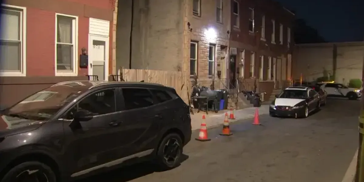 Man shot while spray-painting his car in Kensington, police say