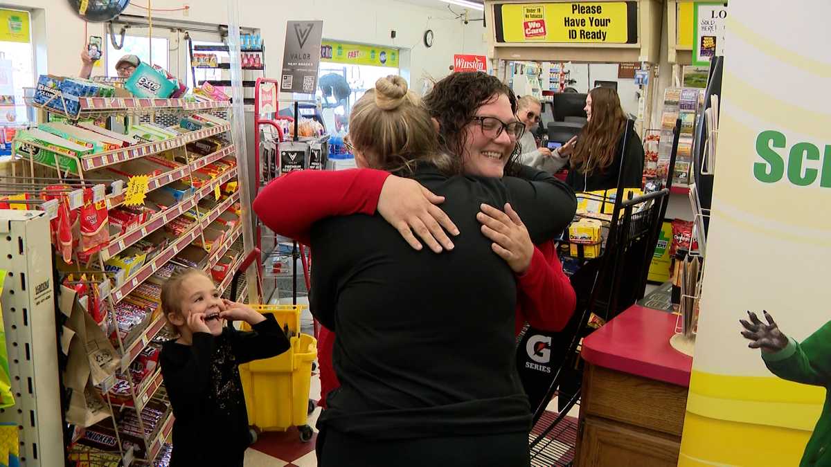 Pennsylvania mom wins $1 million on lottery ticket after flat tire