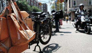 City Council wants a license for e-bike food delivery riders