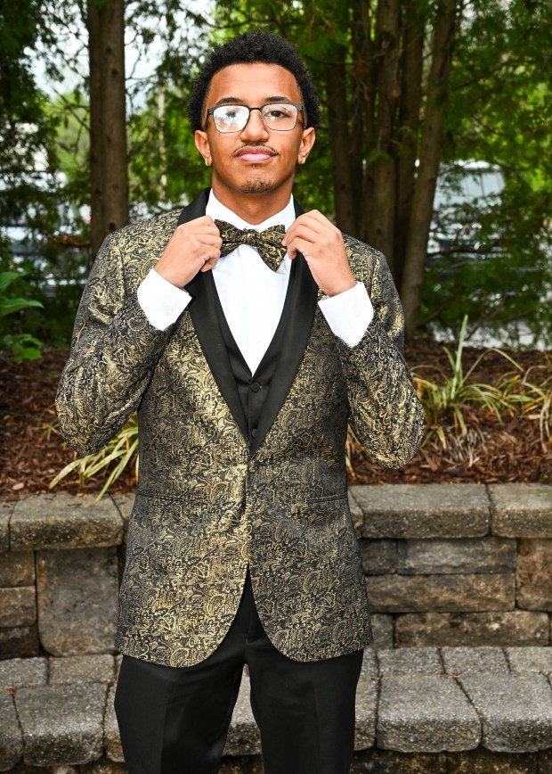 Lincoln Leadership Academy held its prom Thursday, April 30, 2026, at Blue Grillhouse in Bethlehem Township. Students and their guests arrive to the big night. (April Gamiz/The Morning Call)
