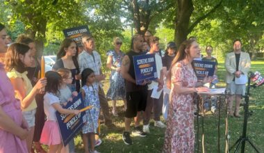 Lower Merion parents protest screen time in class