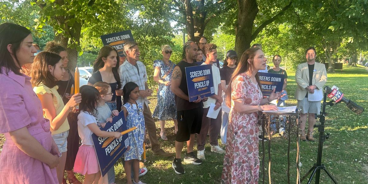 Lower Merion parents protest screen time in class