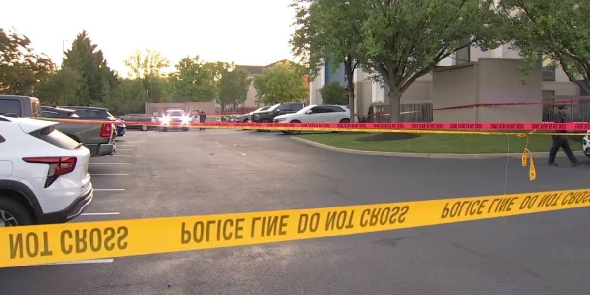 1 dead, suspect in custody after shooting at hotel in Southwest Philadelphia, police say