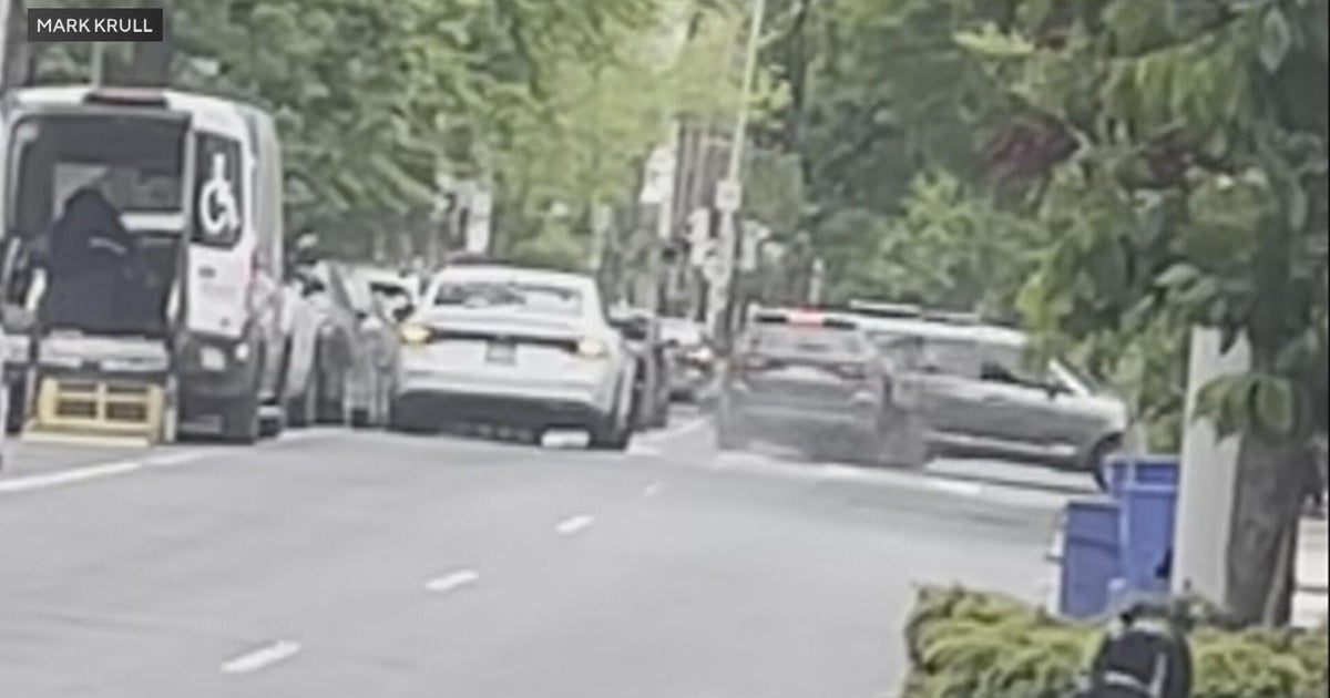 2 injured in Center City crash after driver ran red light, Philadelphia police say