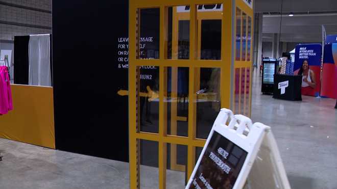 4Run2 phone booth at Pittsburgh Marathon expo 4Run2 phone booth at Pittsburgh Marathon expo