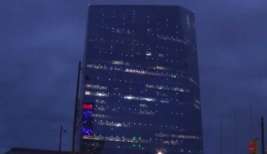 Middle school students turn Philadelphia skyscraper into playable Tetris display