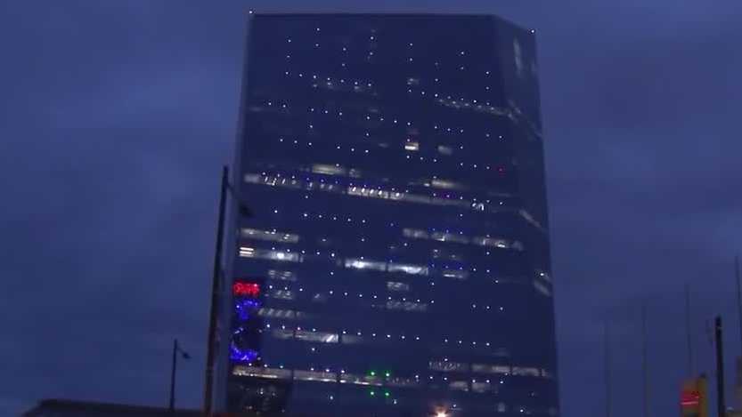 Middle school students turn Philadelphia skyscraper into playable Tetris display