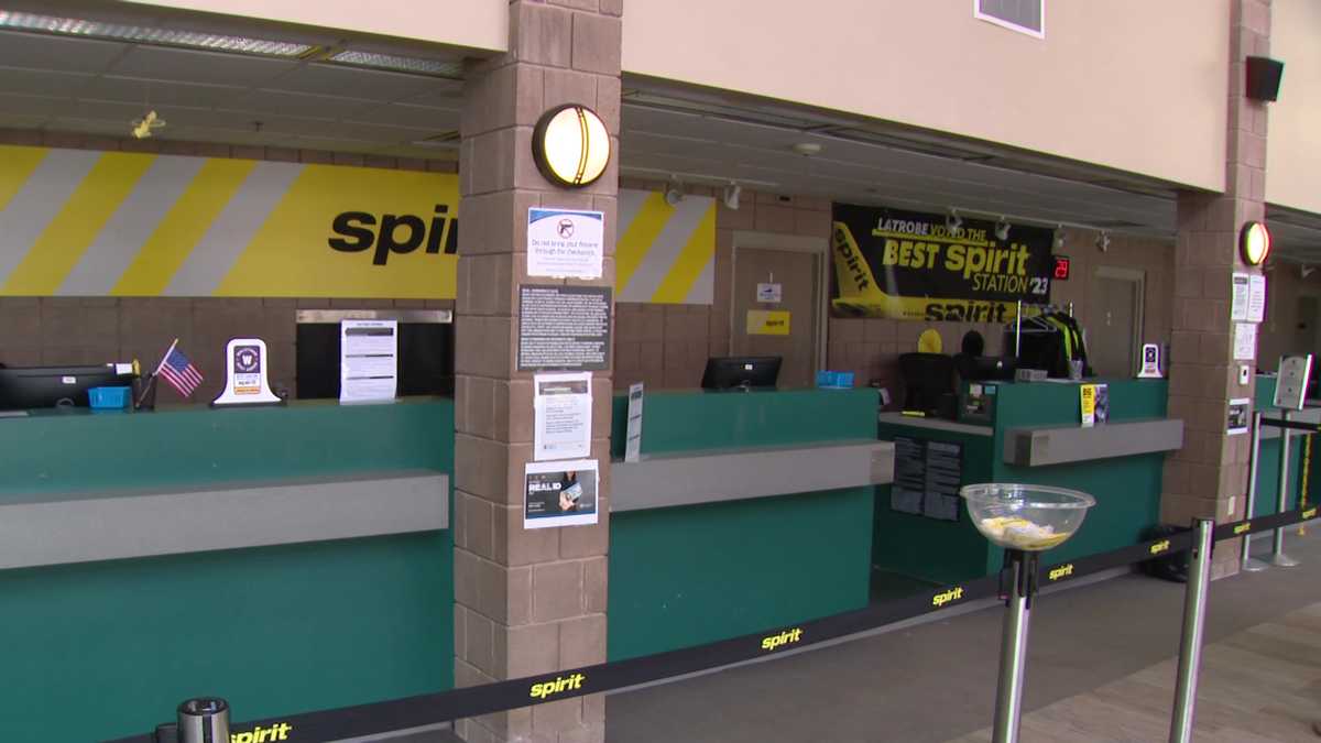 Spirit shutdown impacts Pittsburghers, Arnold Palmer airport
