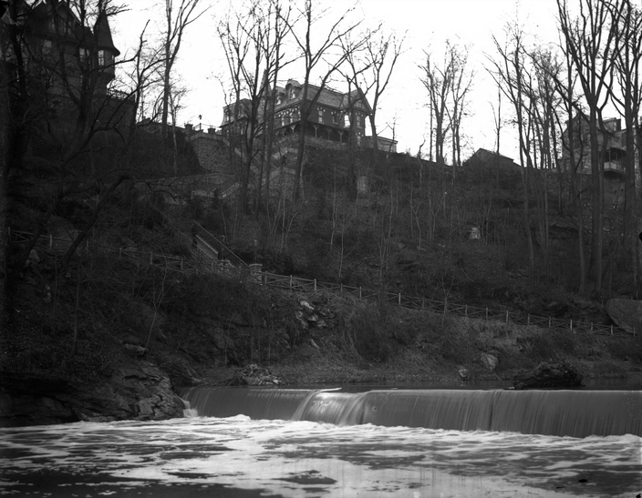 100 Steps Historical