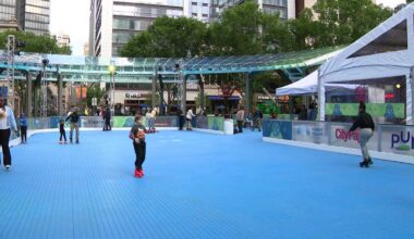 Roller skating rink opens in Market Square in downtown Pittsburgh