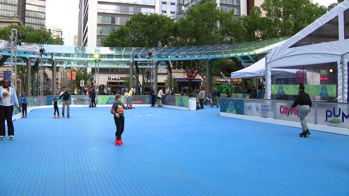 Roller skating rink opens in Market Square in downtown Pittsburgh