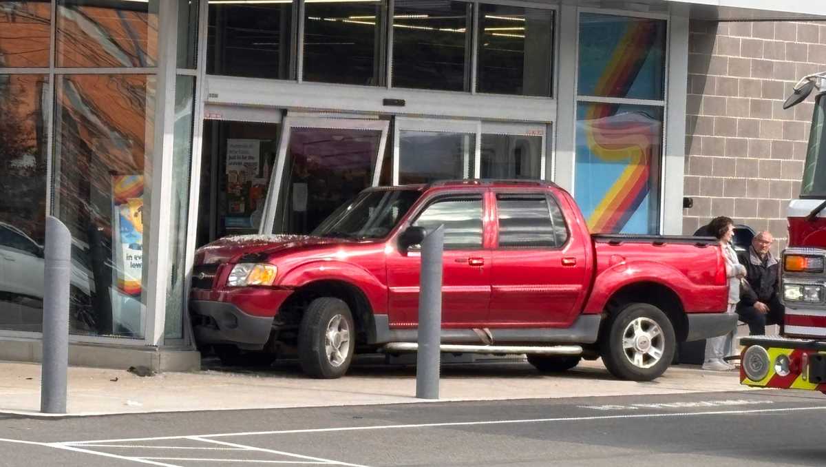 Truck smashes through front doors at Aldi in Wilkinsburg