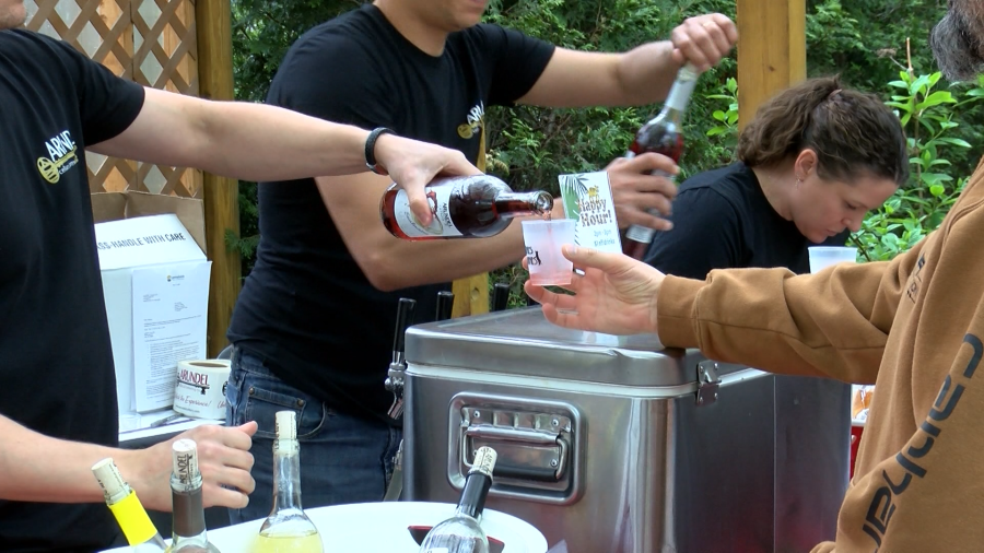 Erie Zoo hosts Felines and Wines