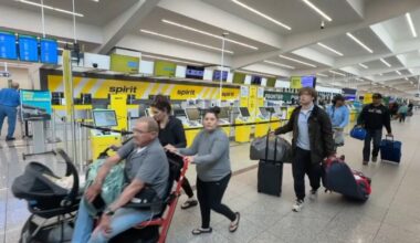 Lehigh Valley couple stranded after sudden Spirit Airlines shutdown | Allentown Area