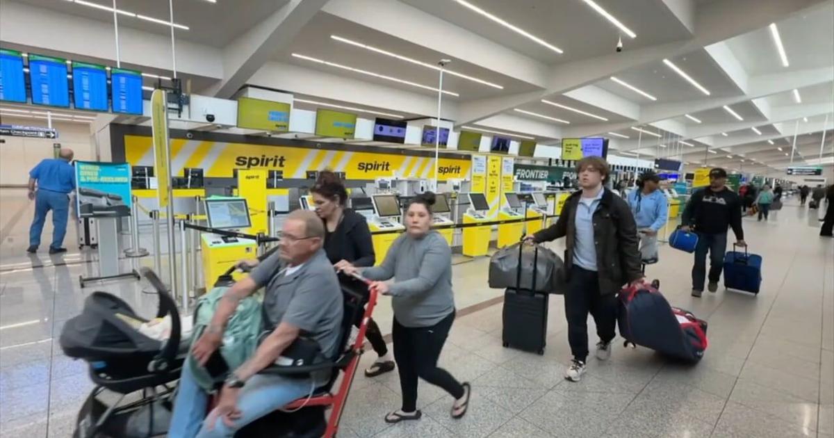 Lehigh Valley couple stranded after sudden Spirit Airlines shutdown | Allentown Area