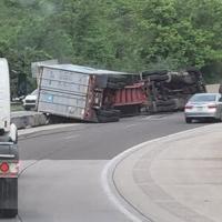 Tractor‑trailer rollover with fire shuts down Route 33 South in Northampton County | Bethlehem Area