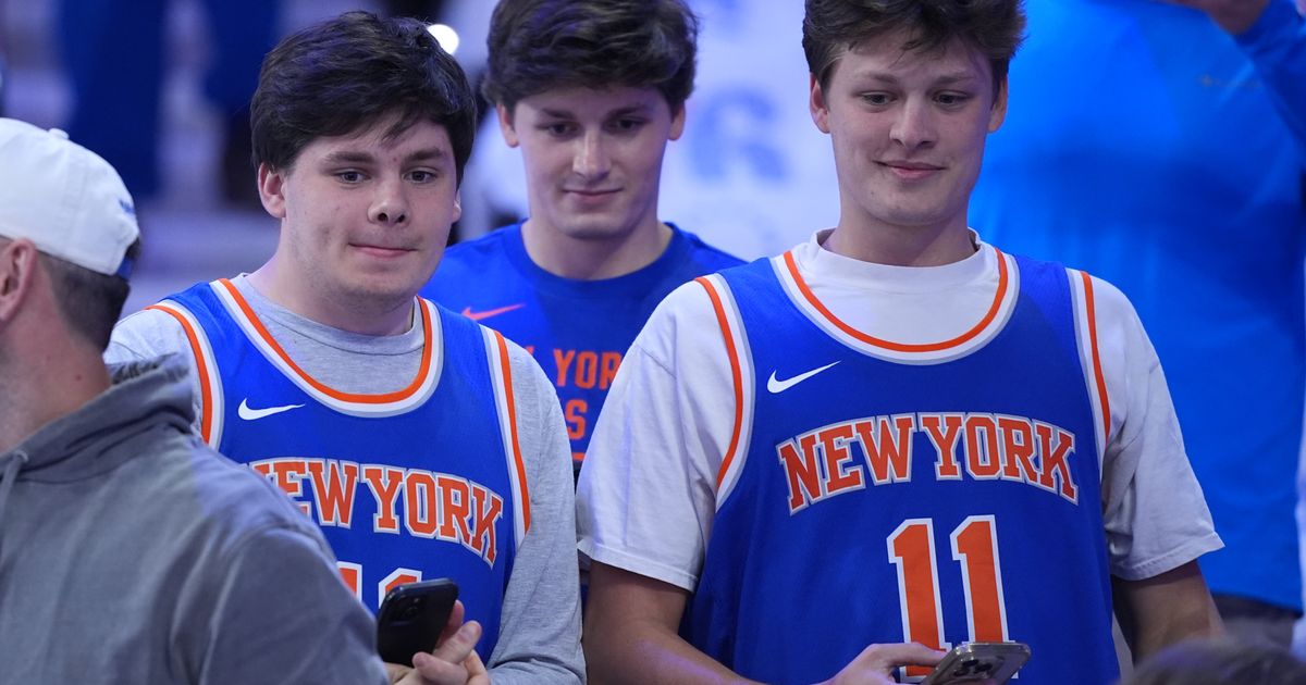 Spike Lee, Timothée Chalamet and non-famous Knicks fans enjoy Game 3 in Philly :: WRAL.com