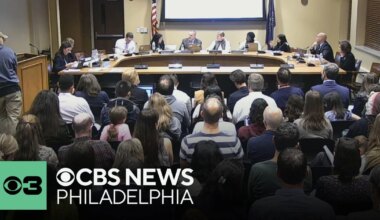 Parents pack Lower Merion school board meeting on student device policy