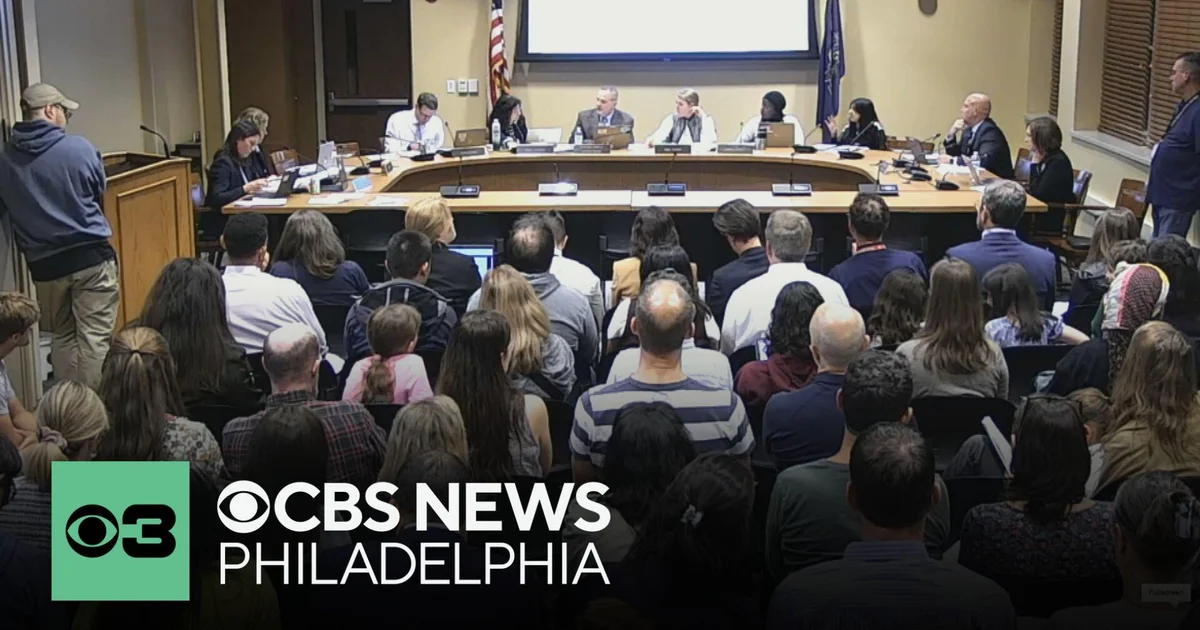 Parents pack Lower Merion school board meeting on student device policy