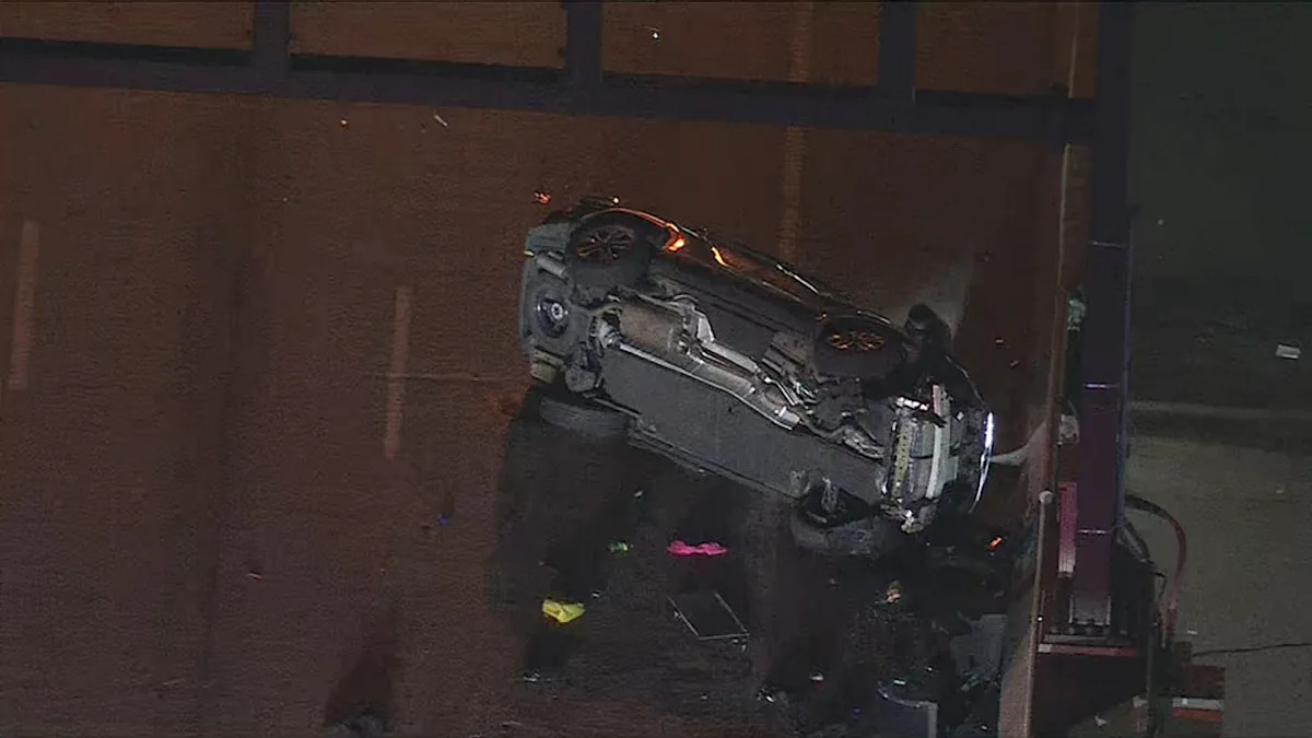 Woman killed in rollover crash on I‑95 in South Philadelphia; 4-year-old child unharmed