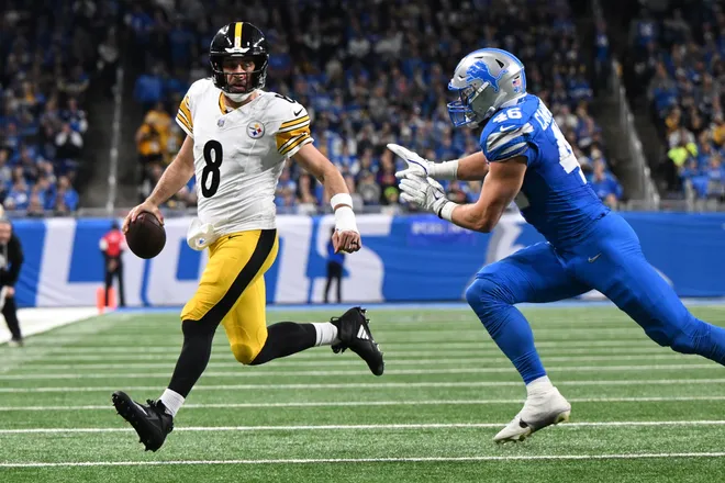 Dec 21, 2025; Detroit, Michigan, USA; Pittsburgh Steelers quarterback Aaron Rodgers (8) runs the ball against Detroit Lions linebacker Jack Campbell (46) during the fourth quarter at Ford Field. Mandatory Credit: Lon Horwedel-Imagn Images
