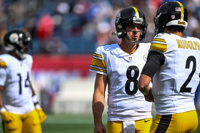 Sep 21, 2025; Foxborough, Massachusetts, USA; Pittsburgh Steelers quarterback Aaron Rodgers (8) warms up before the game against the New England Patriots at Gillette Stadium. Mandatory Credit: Brian Fluharty-Imagn Images