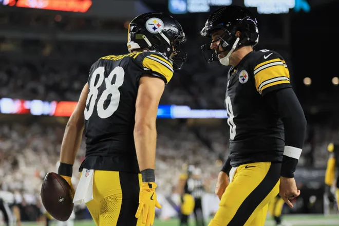 Oct 16, 2025; Cincinnati, Ohio, USA; Pittsburgh Steelers tight end Pat Freiermuth (88) celebrates with quarterback Aaron Rodgers (8) after scoring a touchdown against the Cincinnati Bengals during the third quarter at Paycor Stadium. Mandatory Credit: Katie Stratman-Imagn Images