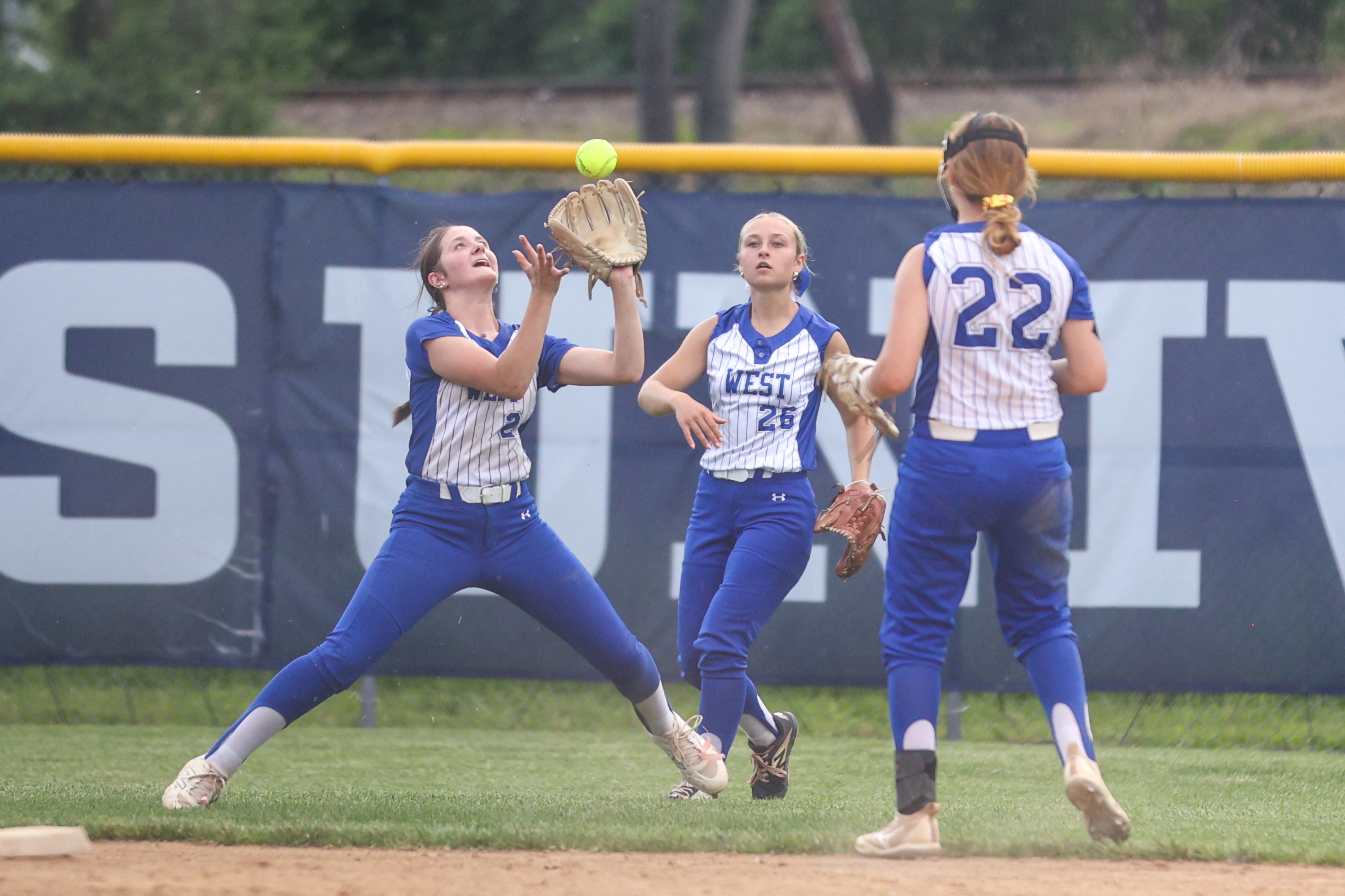 West Scranton’s Sydney Willims (2) reaches for a fly ball...