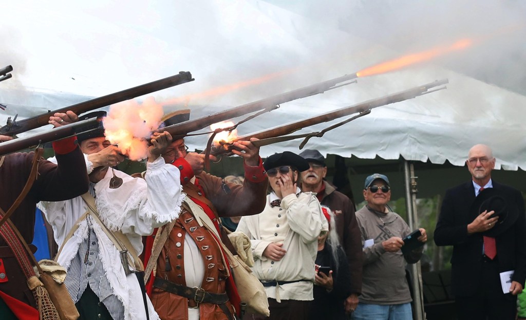 Photo gallery: 18th-century remembrance service