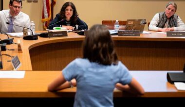 Some parents don't want their kids to use tech at school. But districts are pushing back
