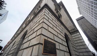 Federal judge had sex in chambers with police officer, lied about it