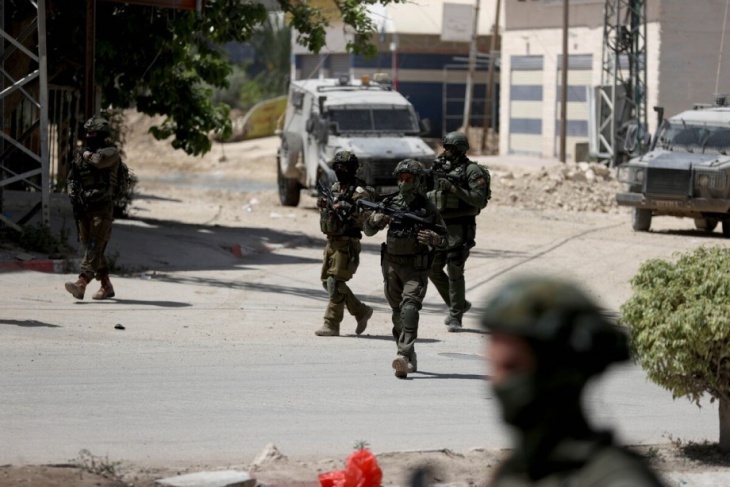 Israeli enemy forces deploy military reinforcements to several villages, towns north of Tulkarm, raid Nahalin, west of Bethlehem