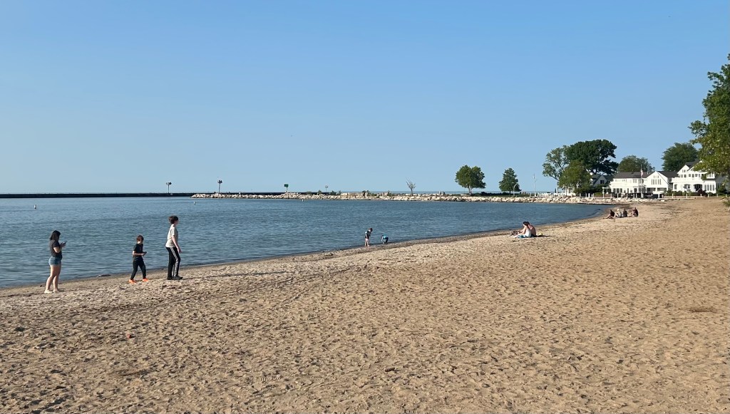 NWS Service issues alert about dangerously cold Lake Erie in May