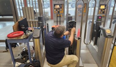 PATCO installs gates to test tap-to-pay system at each station