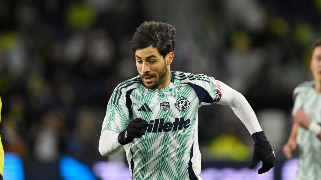 Revolution stay hot with 2-1 win over Philadelphia