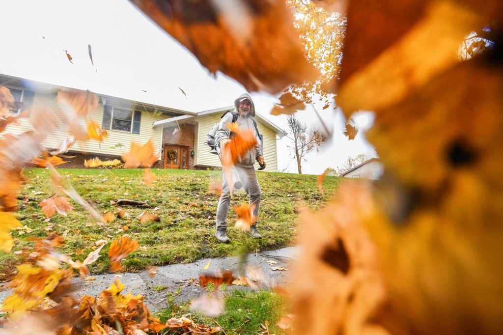 Haverford commissioners get blowback on talk of restricting gas-powered leaf blowers